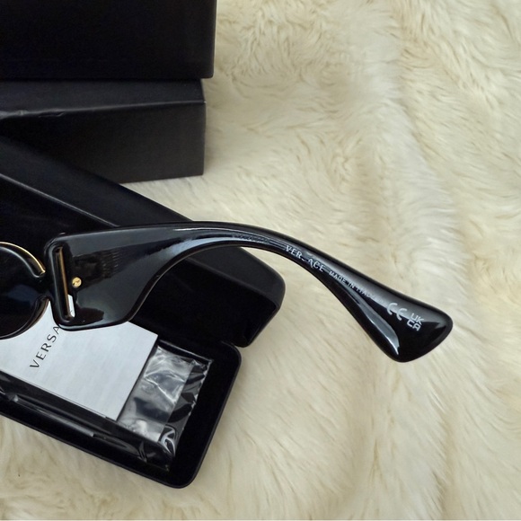Versace Black Sunglasses with Gold Detail
VE4426BU brand new - Picture 7 of 8